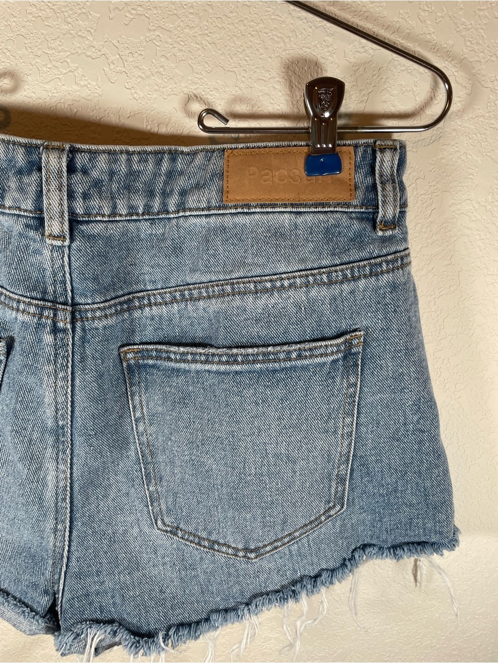 PacSun Mom Short Light Wash Distressed Denim Cutoff Shorts Size 29 - Picture 8 of 9